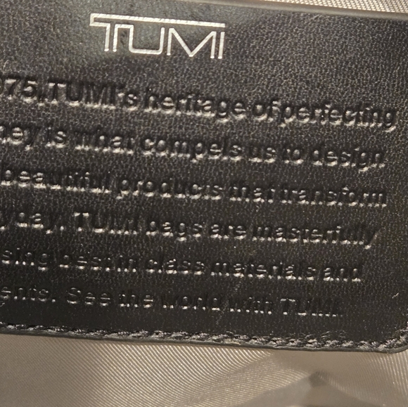 TUMI LEATHER VAREK LAPTOP BAG - used once - Picture 13 of 15